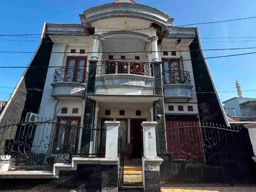 Dijual Rumah besar di Jln Kemboja -Nuri Makassar