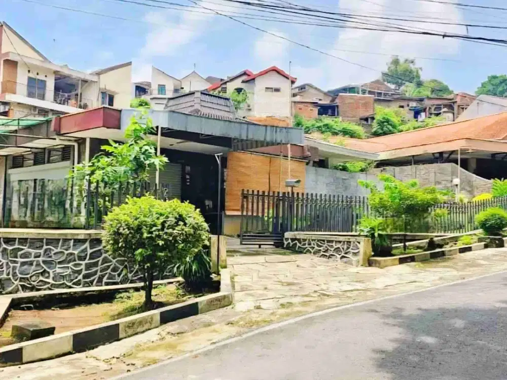 Rumah HOOK Luas di Jl. Kelud Sampangan Semarang