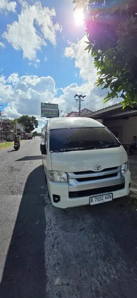 HIACE COMMUTER EURO4 2023