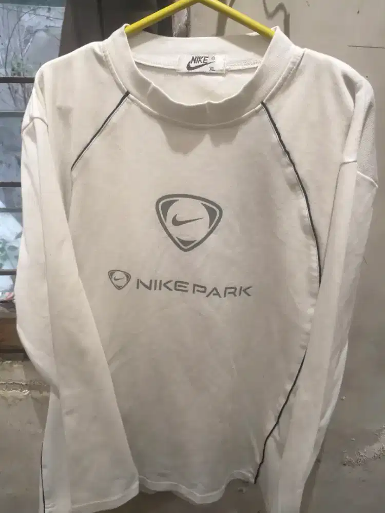 Baju olahraga pria