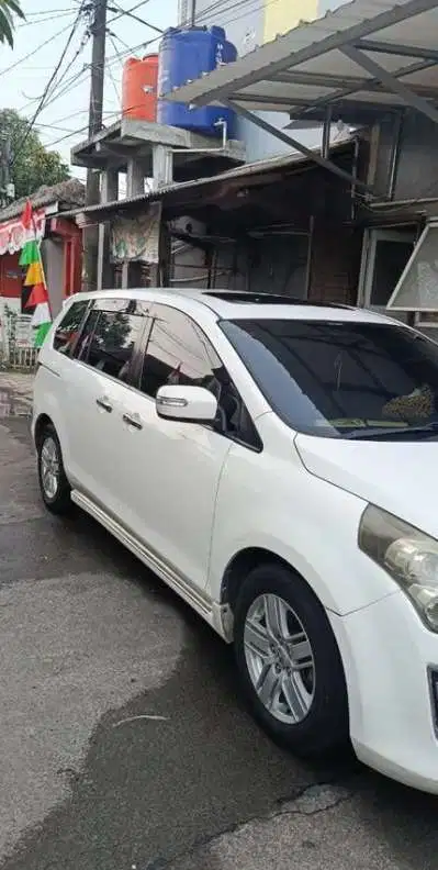 Mazda 8 2011 Bensin