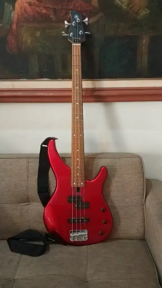 Gitar Bass Yamaha TRBX 174 merah maroon