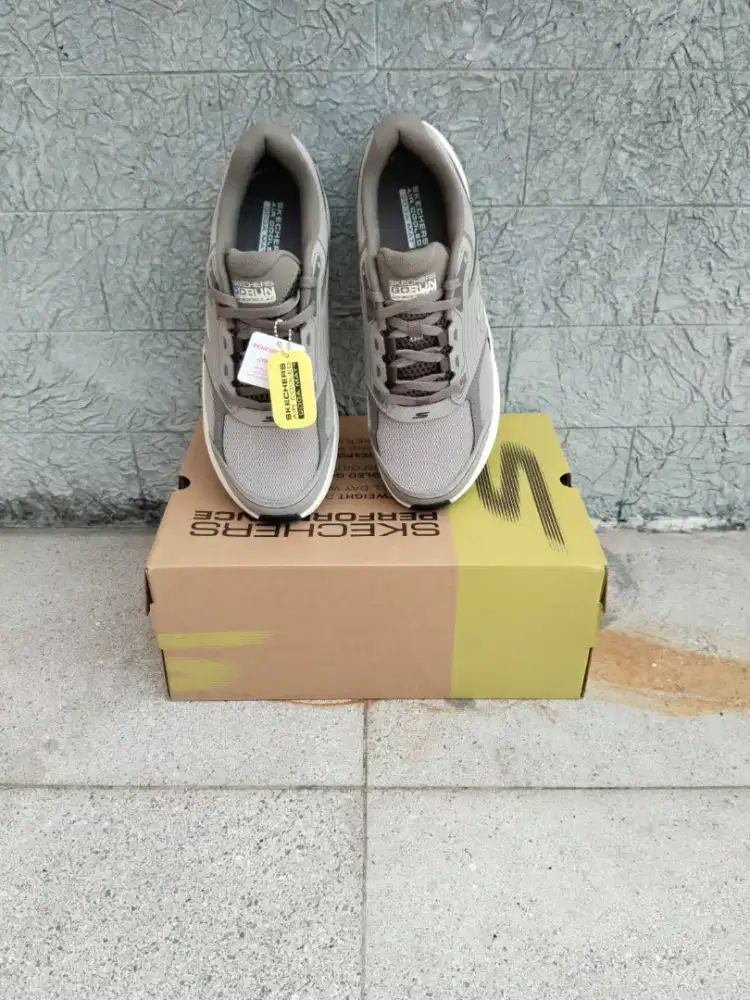 SKECHERS GO RUN Consistent 2.0 (KHK)