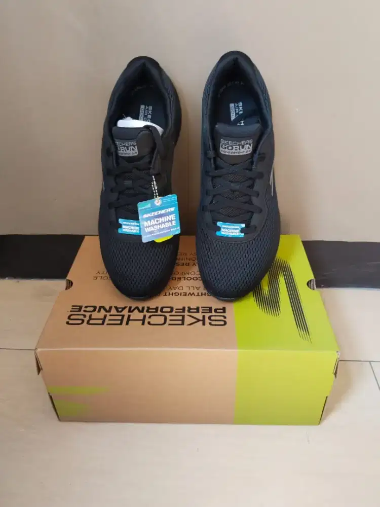 SKECHERS GO RUN Consistent 2.0 (BBK)1