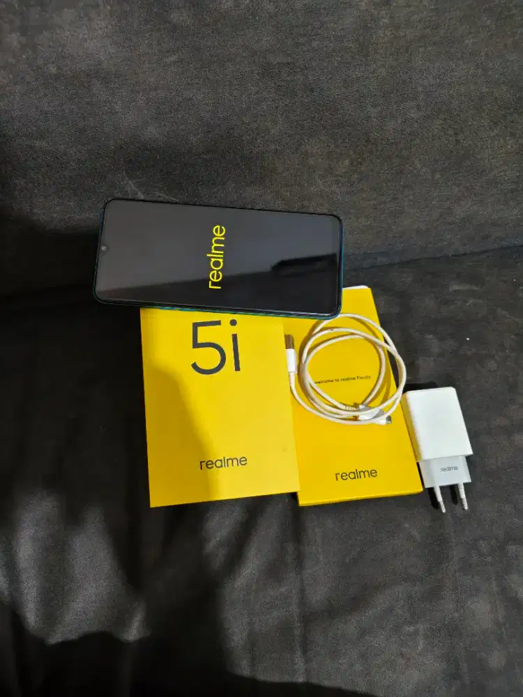 Dijual Realme 5i 4/64GB warna biru
