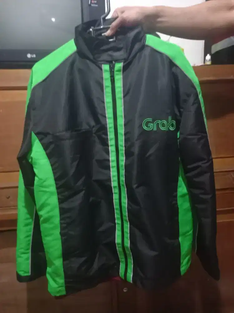 Kabel iphone jaket hijau XXL baru
