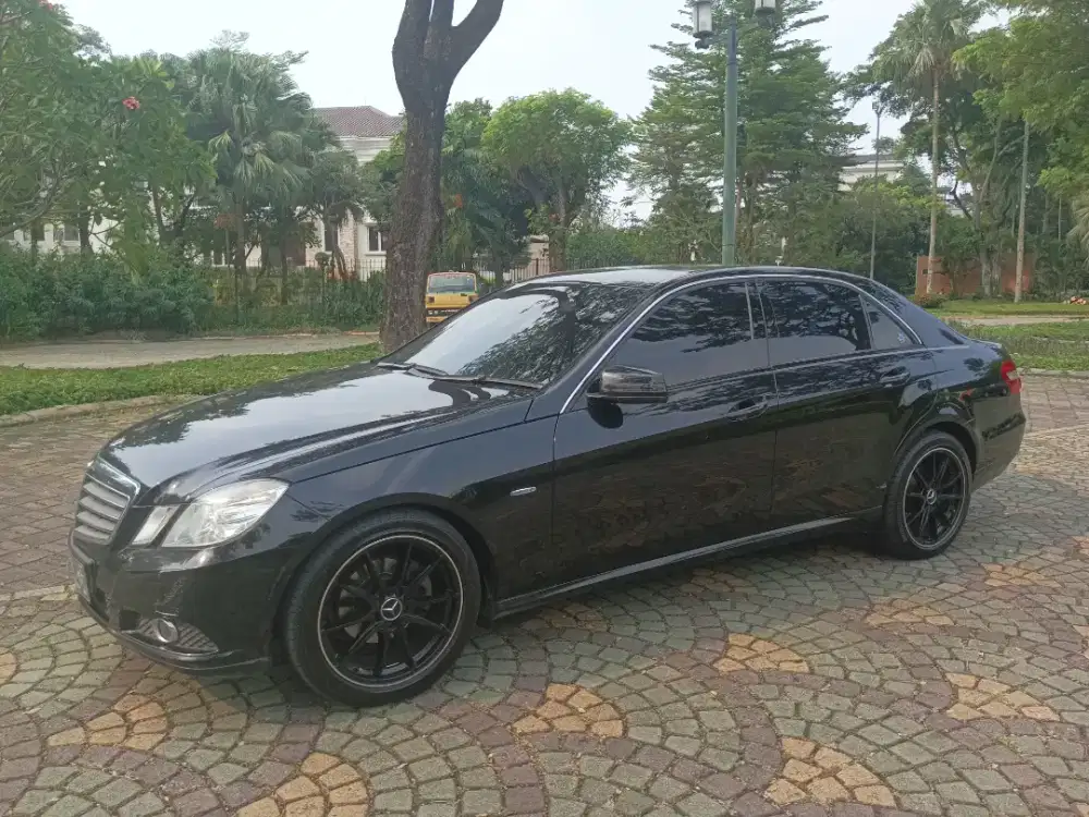 Mercedes Benz E200 CGI W212 AT 2010