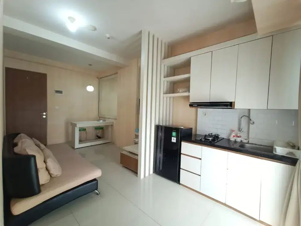 Disewakan 2BR Oak Tower B Pulo Gadung – Lantai 15, View kolam, Fasilitas Worth It Banget