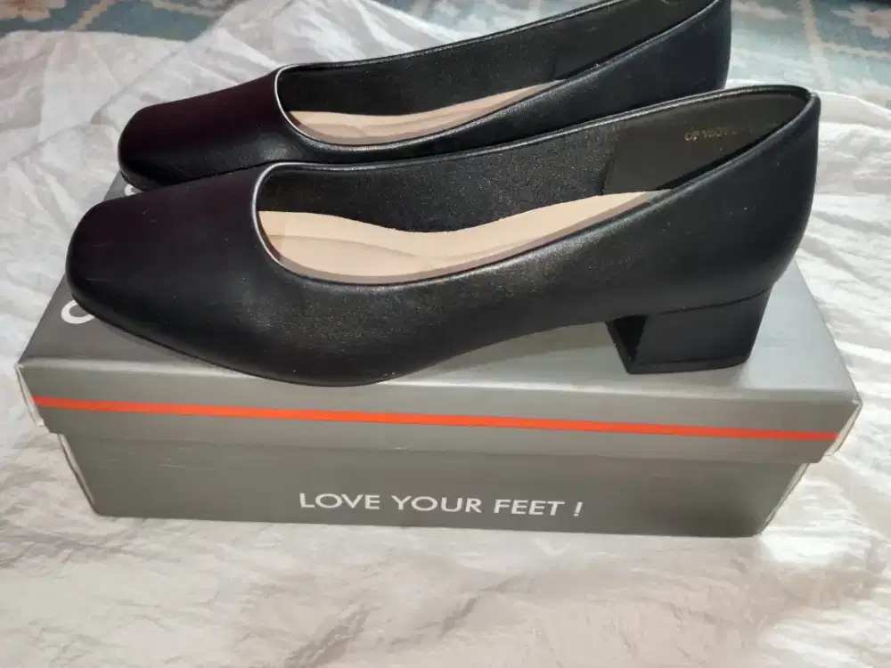 Sepatu Pantofel Wanita