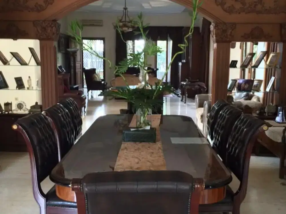 Rumah Hoek Mewah 965 m² di Tebet Jakarta Selatan – 2 Kavling Legal | 9 Kamar | Rp19 M Nego