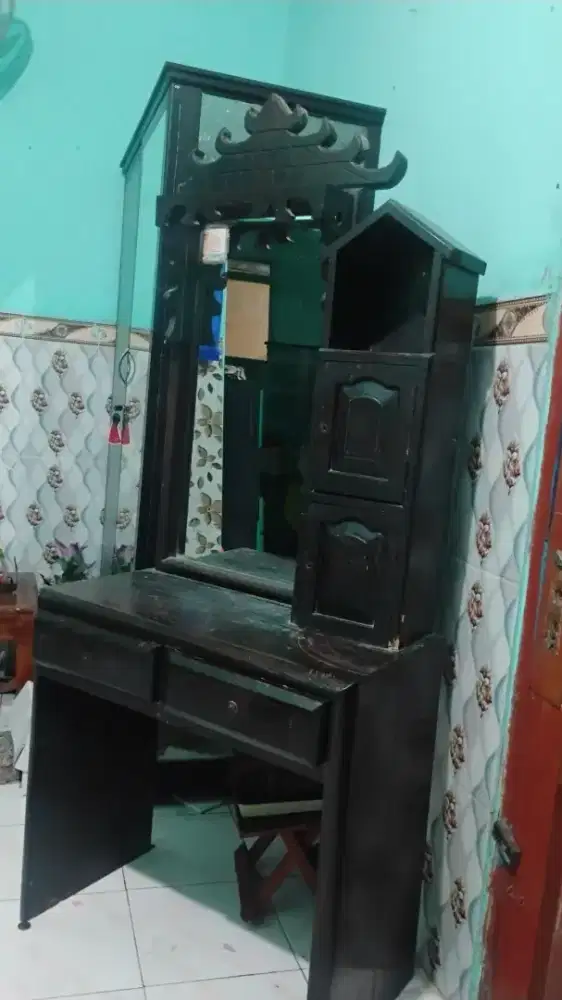 Meja Rias Hitam