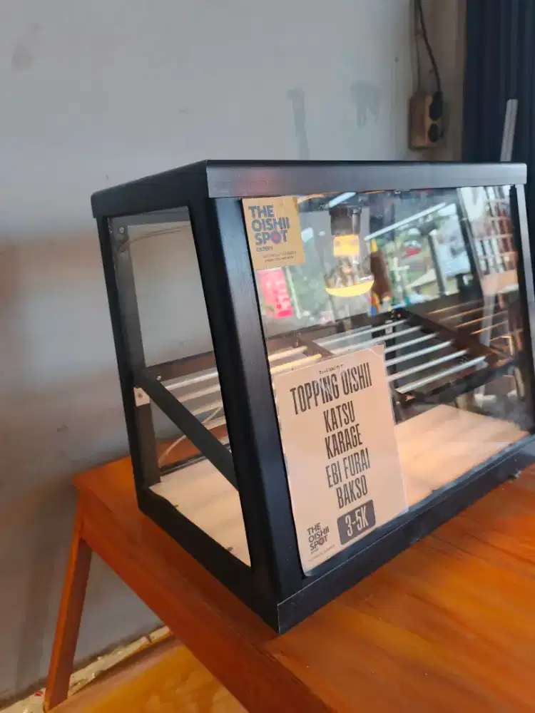 Etalase Ayam Dengan Lampu Penghangat