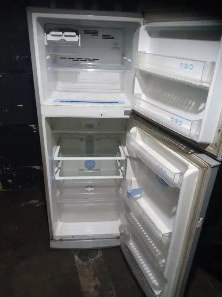 Jual kulkas LG 2 pintu no frost tanpa bunga es mesin ori dingin beku