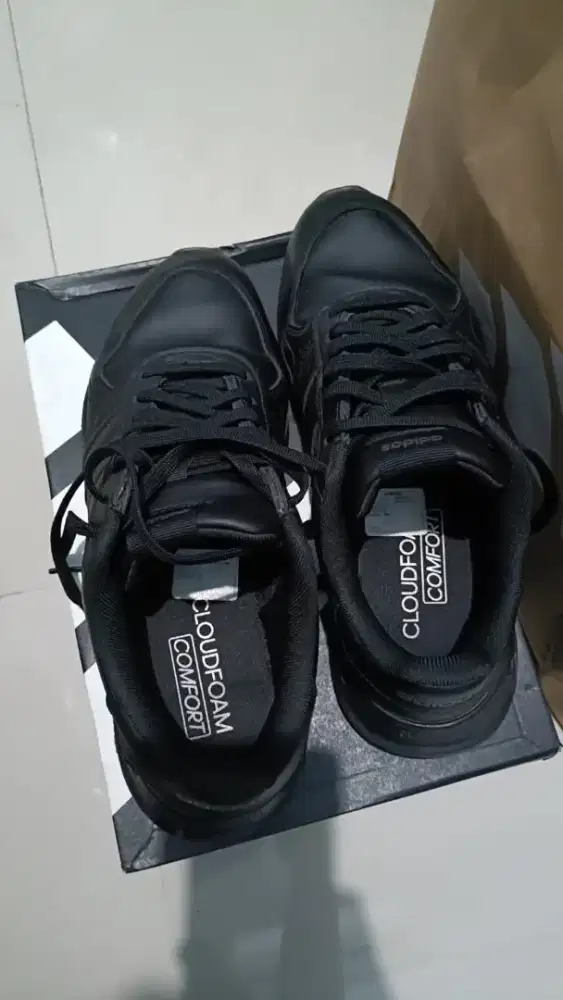 Sepatu Adidas size 44