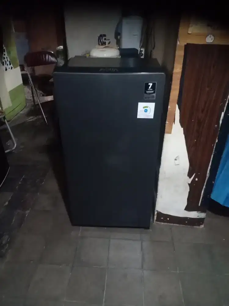 Jual kulkas AQUA 1 pintu mesin ori ukuran sedang bisa di antar