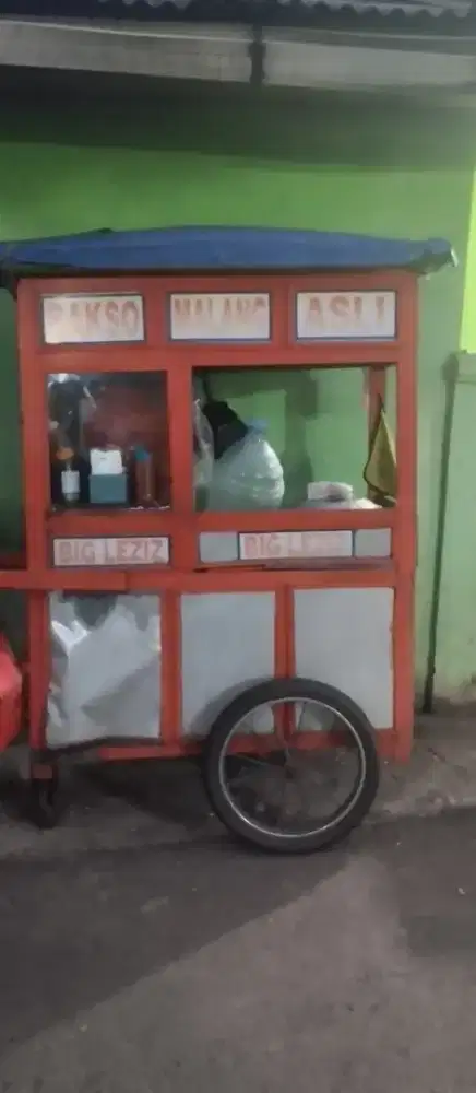Di cari buat jaga atau jualan bakso
