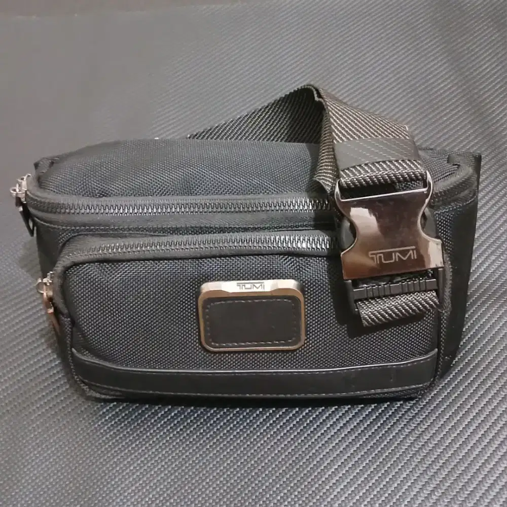 Waist Bag / Tas Selempang / Tas Pinggang - TUMI