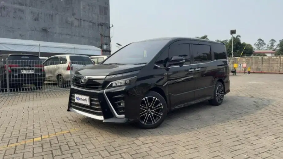 TERMURAH Toyota Voxy 2.0 Bensin-AT 2019 NZF B