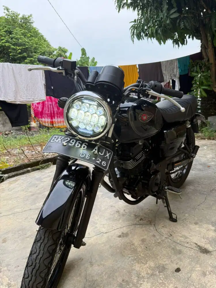 Kawasaki W175 SE Black Style