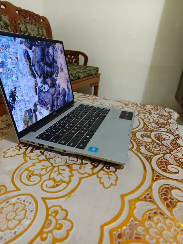 Mau jual laptop Langsung chat sja
