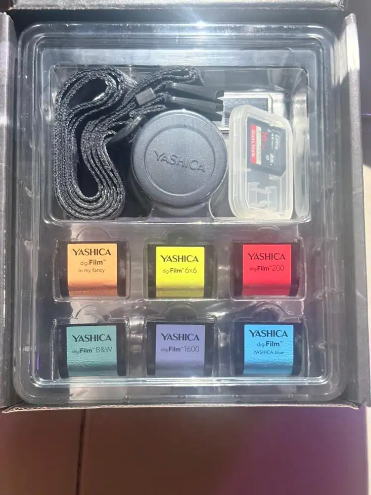 Yashica Y35 ( Yashica digiFilm Y35)