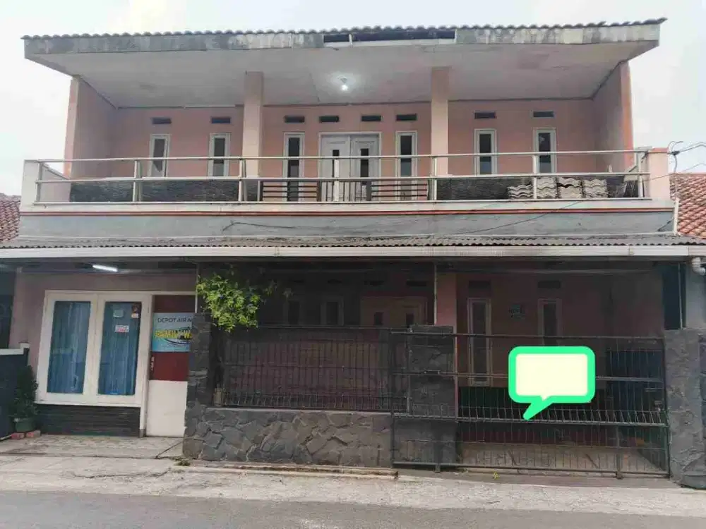 Rumah 2 lantai jalan utama komplek