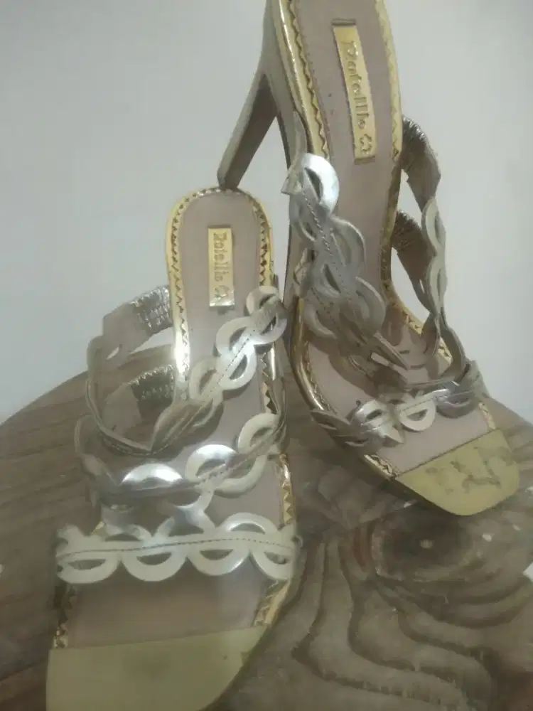Sepatu highhill Roteli