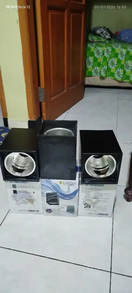 Tempat lampu merk lumina