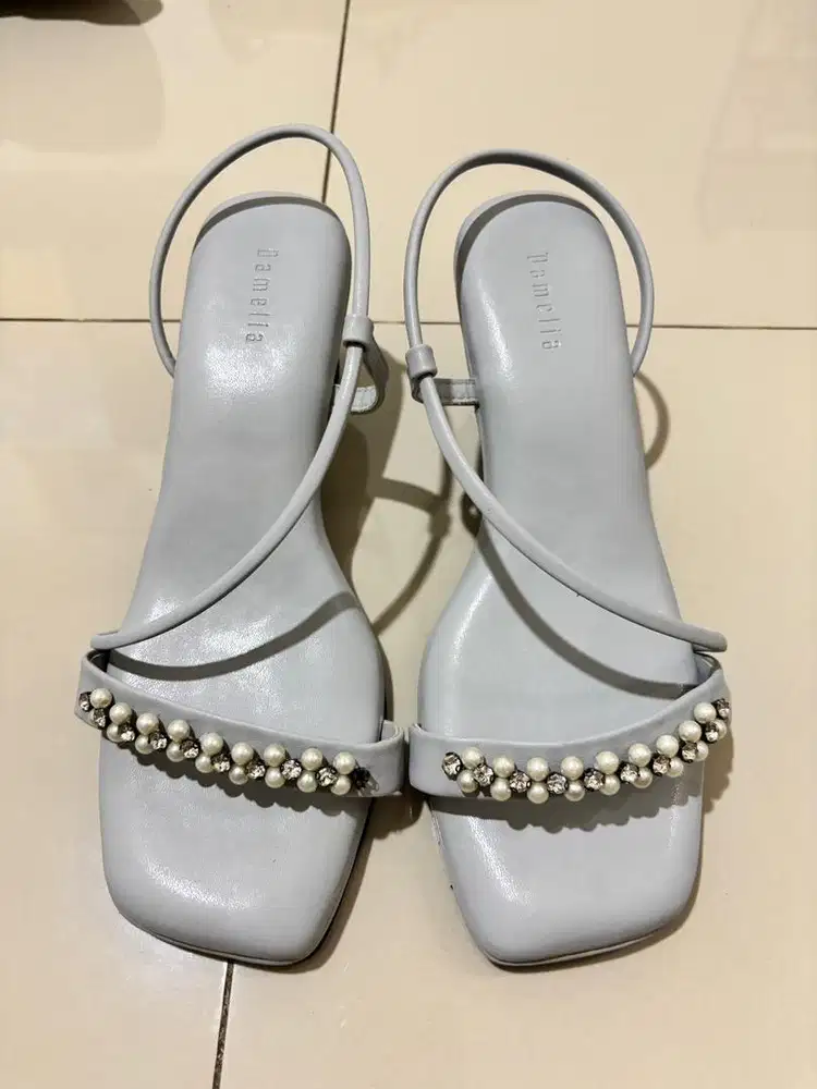 Damelia heels biru