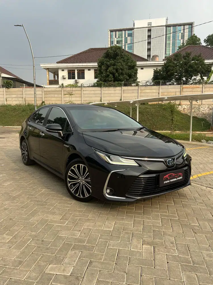 Toyota corolla altis 1.8 hybrid 2020 hitam