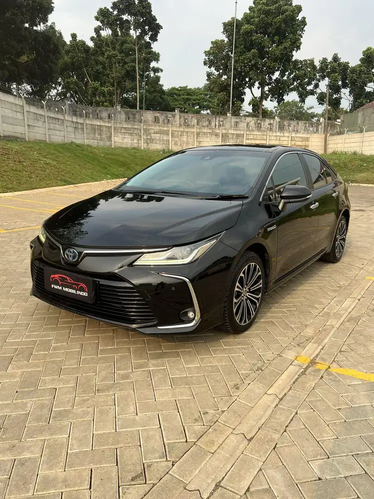 Toyota corolla altis 1.8 hybrid AT 2020 hitam