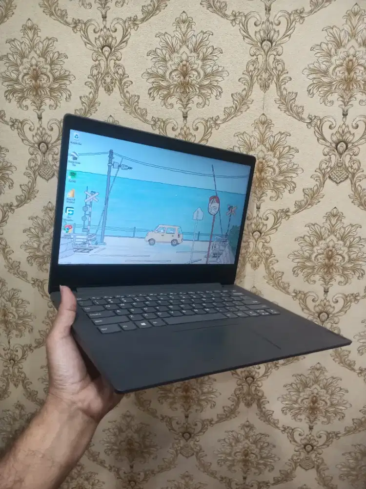 Lenovo V14

INTEL CORE i3 gen 8
RAM 8/256 SSD unit charger