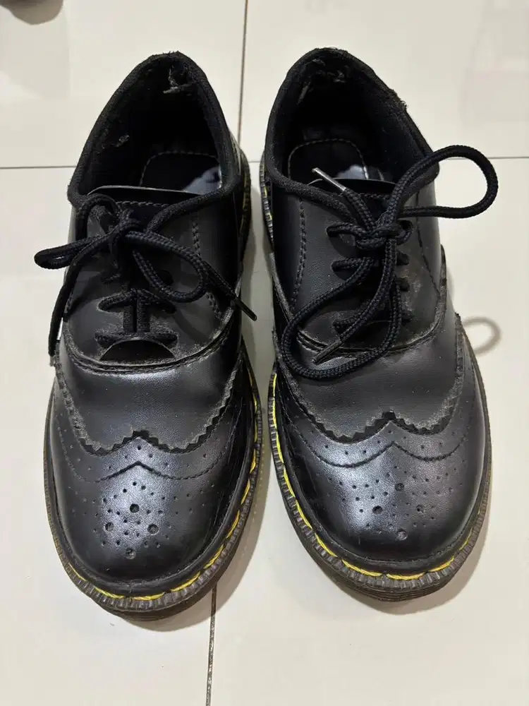 Sepatu pantofel cowok hitam kulit