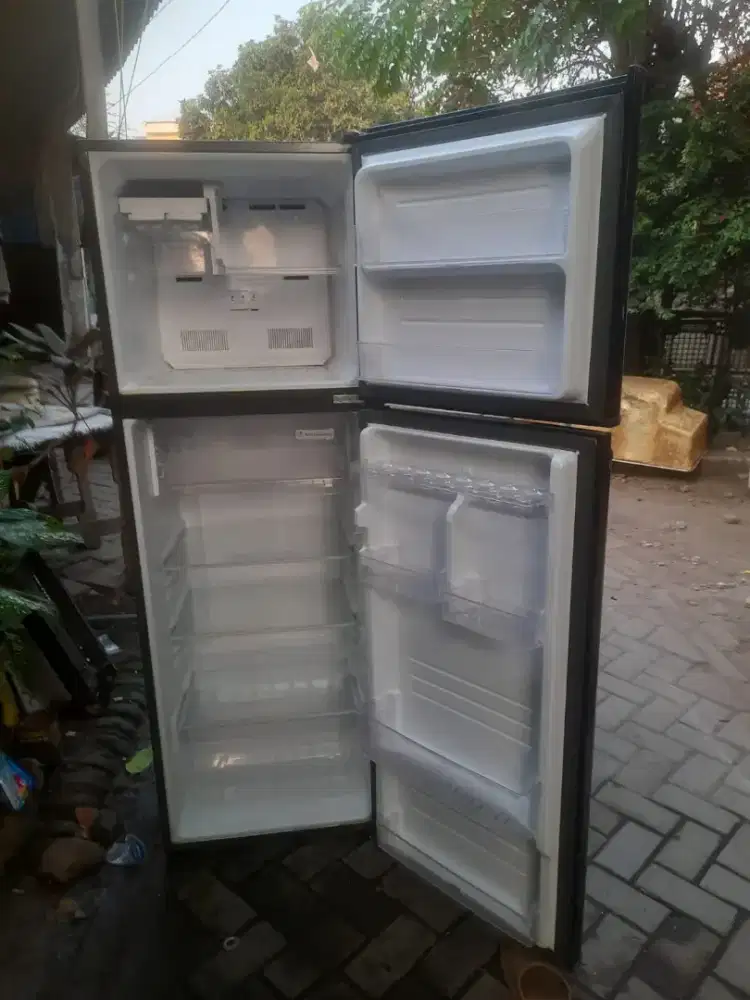 Jual bu kulkas 2 pintu ukuran tinggi normal no kendala