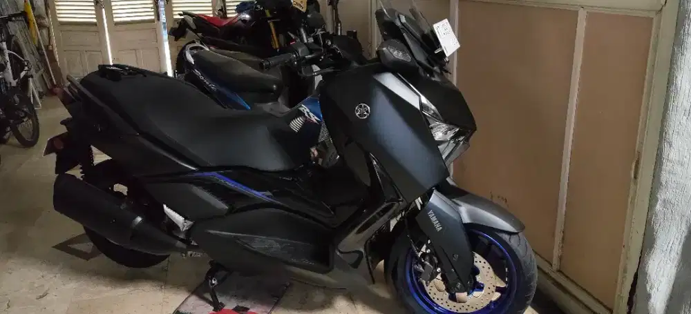 YAMAHA XMAX HITAM 250 CC 2025