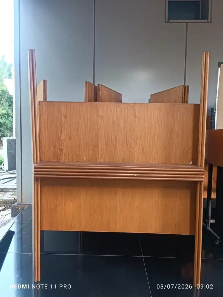 Meja kantor tanpa laci