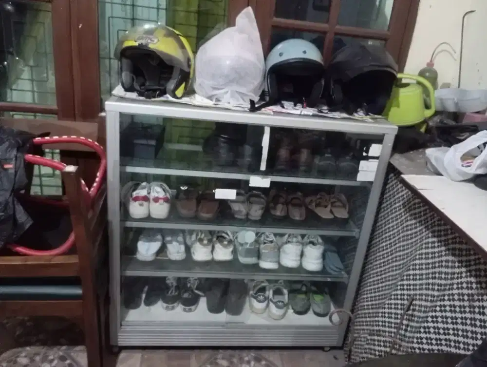 etalase ukuran 1meter