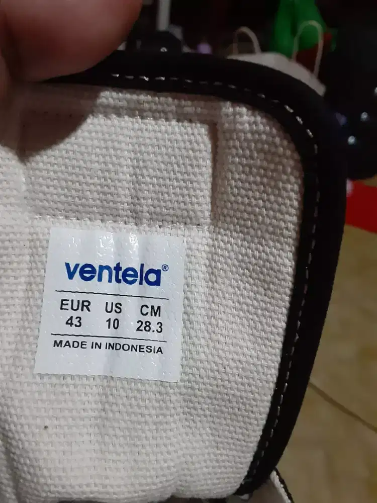 Sepatu sekolah dan jalan2