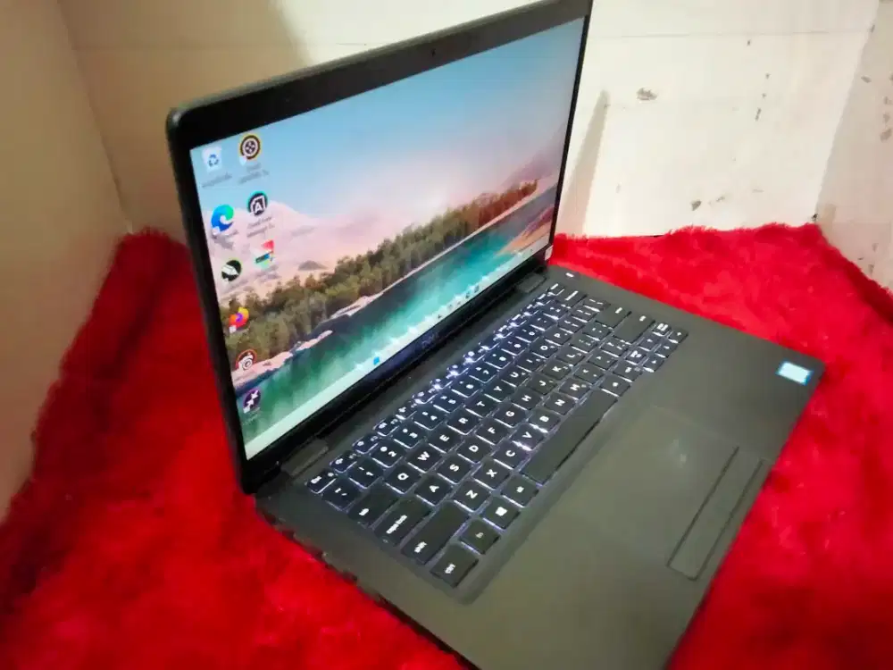 Dell latitude 3410/core i5 gen10+RAM8gb/ssd 256gb /VGA uhd graphics