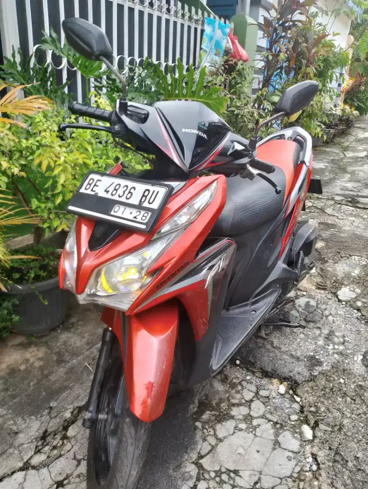 Honda vario merah
