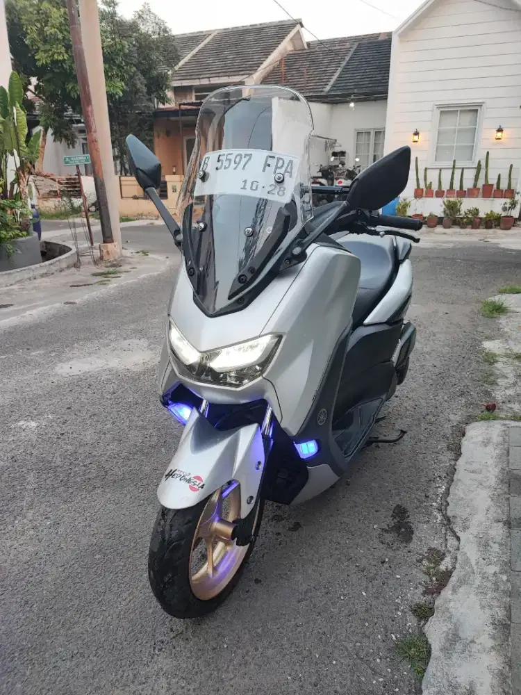 All New Nmax Connected Non-ABS Silver 2023