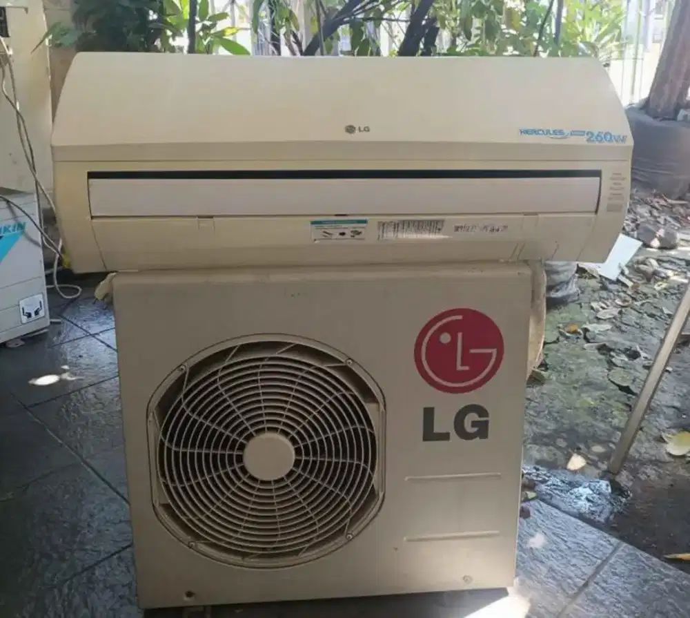 Jual ac lg lowat 1/2 lowwat 260 wat kondisi 95% ori semua