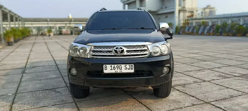 Toyota FORTUNER G AT 2011