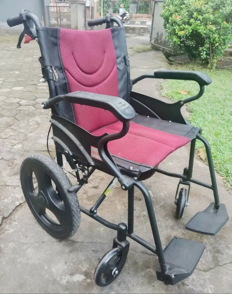 Kursi roda merk AVICO