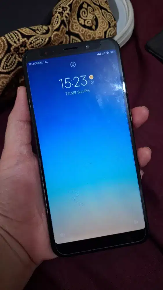 Redmi 5 Plus 4/64GB Hitam