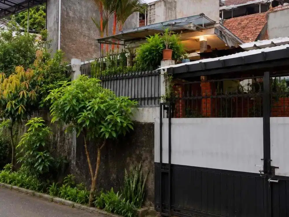 RUMAH DI TANAH KUSIR, KEBAYORAN LAMA, JAKARTA SELATAN