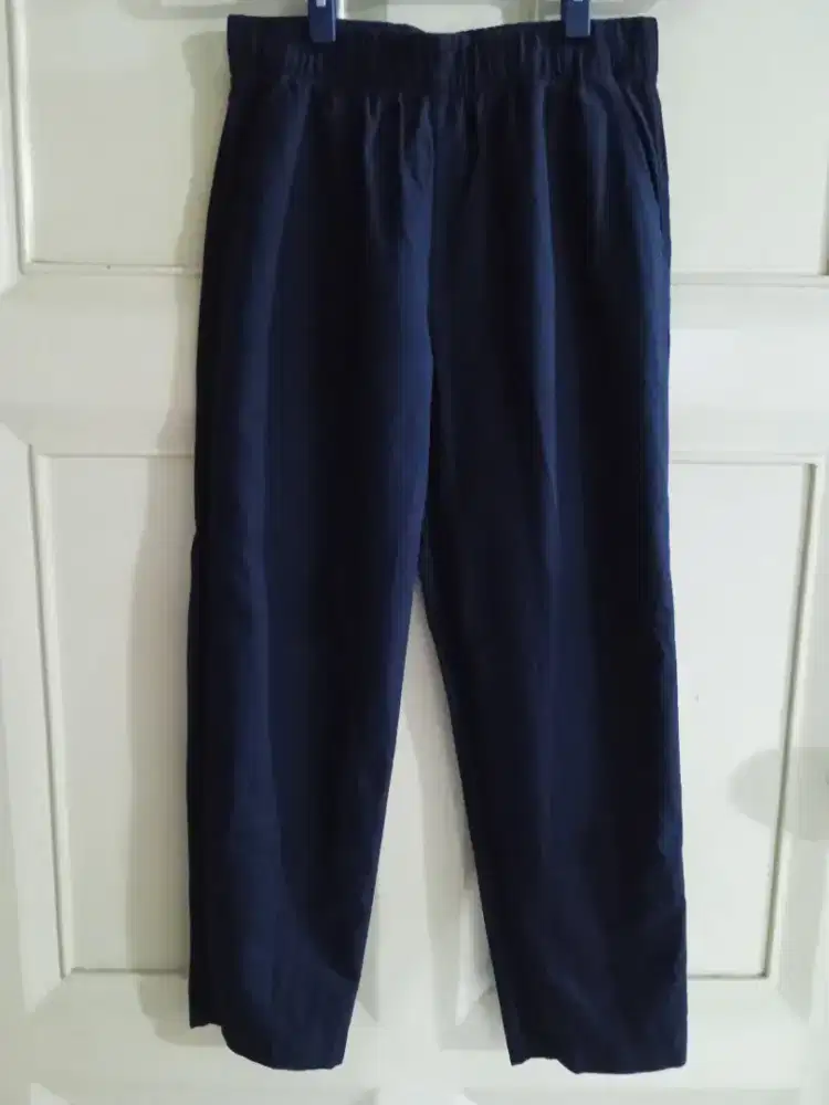 UNIQLO Celana Santai Wanita Navy Size: XS (Bukan Thrift)Almost New