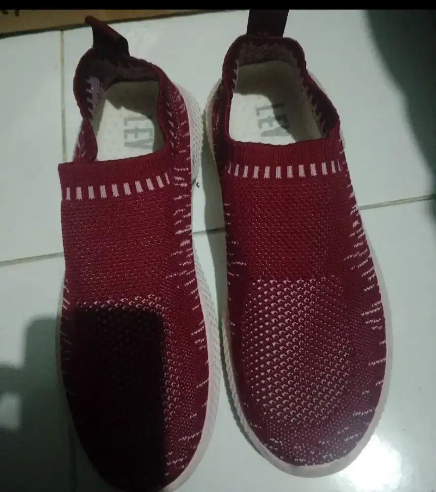 Sepatu olahraga wanita