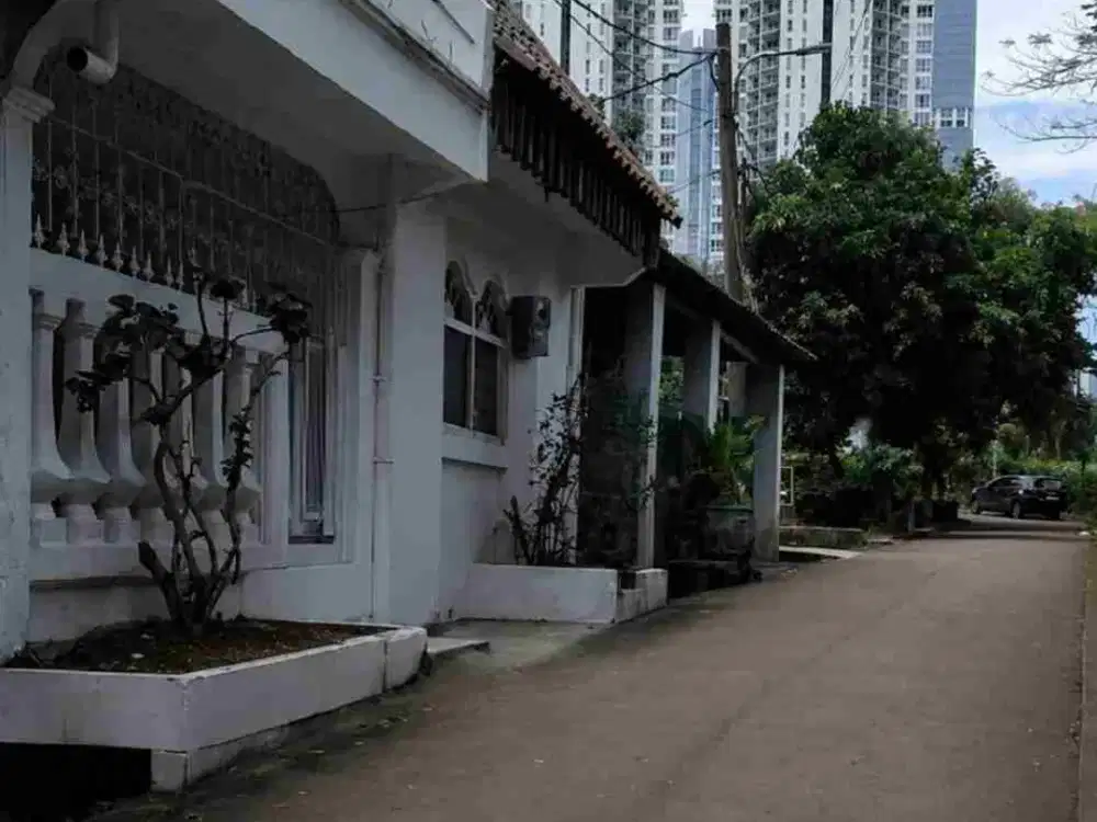 Rumah strategis 1,5 M di Menteng pulo dekat Mall kasablanka cocok utk kost investasi