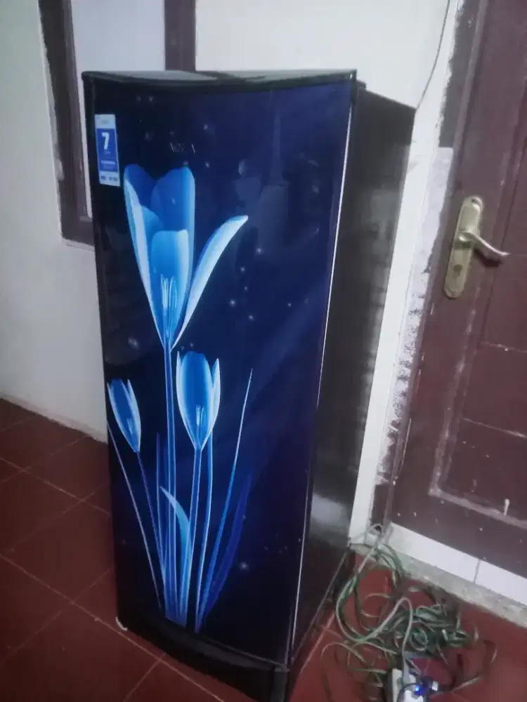 Di jual kulkas 1 pintu merk Aqua NORMAL DINGIN BEKU SIAP PAKAI
